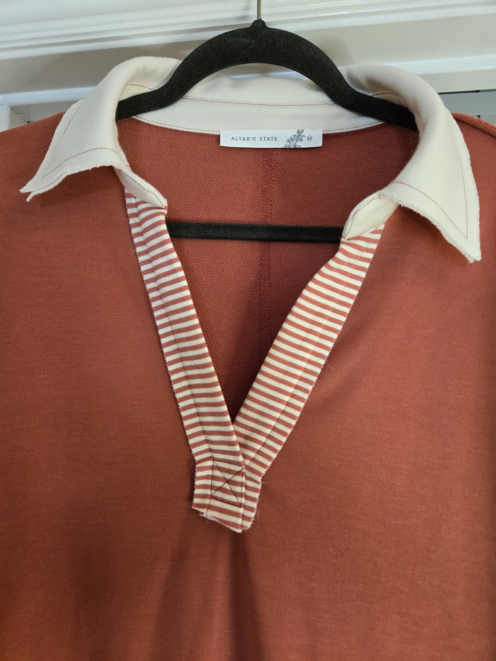Altar'd State Rust Long-Sleeve Polo with Cream Collar, Size Medium, NWT - Picture 3 of 7